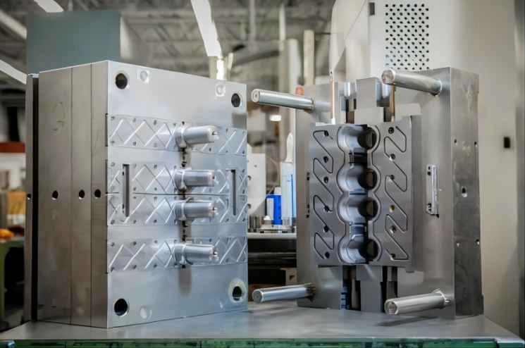 The Role of CNC Machining in Consumer Goods Manufacturing: From Milling To Injection Molding